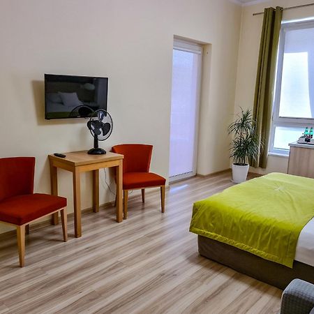 Antoninska Hotel & Apartamenty Лешно Екстер'єр фото