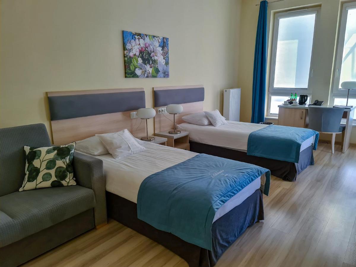 Antoninska Hotel & Apartamenty Лешно Екстер'єр фото