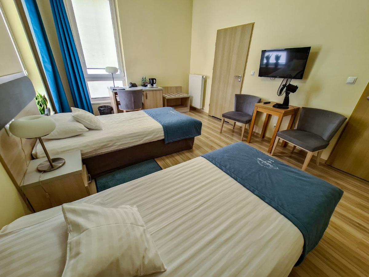 Antoninska Hotel & Apartamenty Лешно Екстер'єр фото