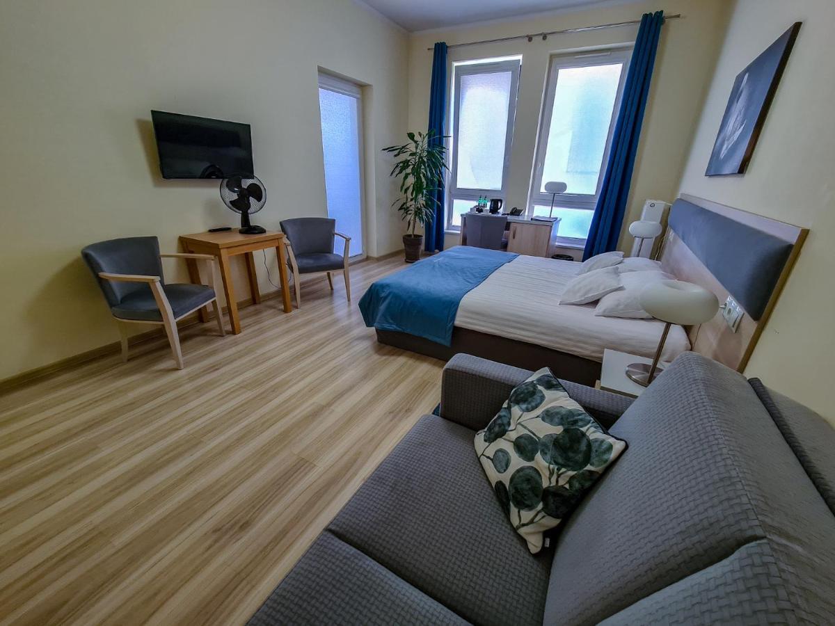 Antoninska Hotel & Apartamenty Лешно Екстер'єр фото