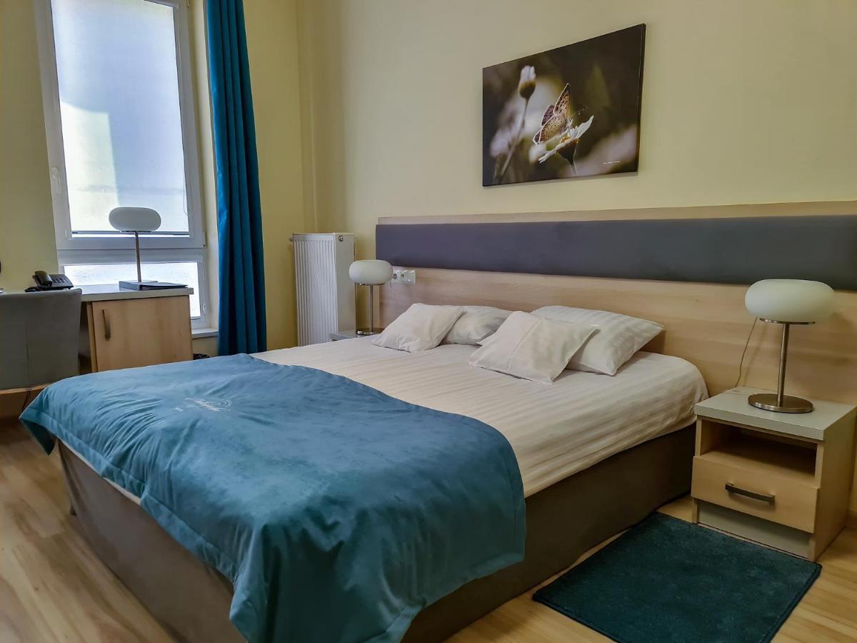 Antoninska Hotel & Apartamenty Лешно Екстер'єр фото