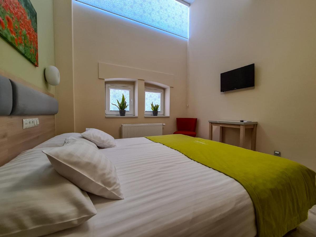 Antoninska Hotel & Apartamenty Лешно Екстер'єр фото