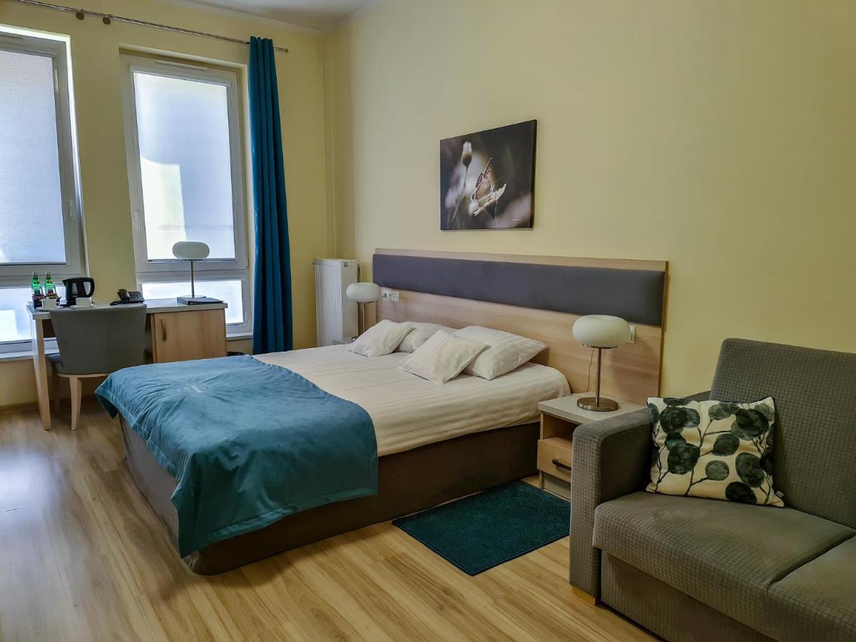 Antoninska Hotel & Apartamenty Лешно Екстер'єр фото