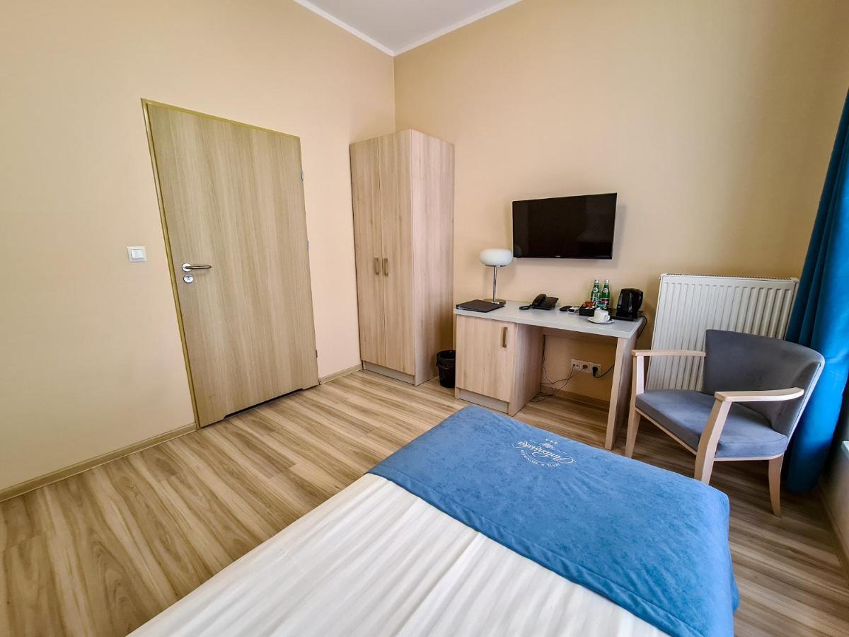 Antoninska Hotel & Apartamenty Лешно Екстер'єр фото