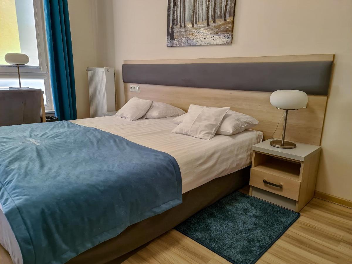 Antoninska Hotel & Apartamenty Лешно Екстер'єр фото