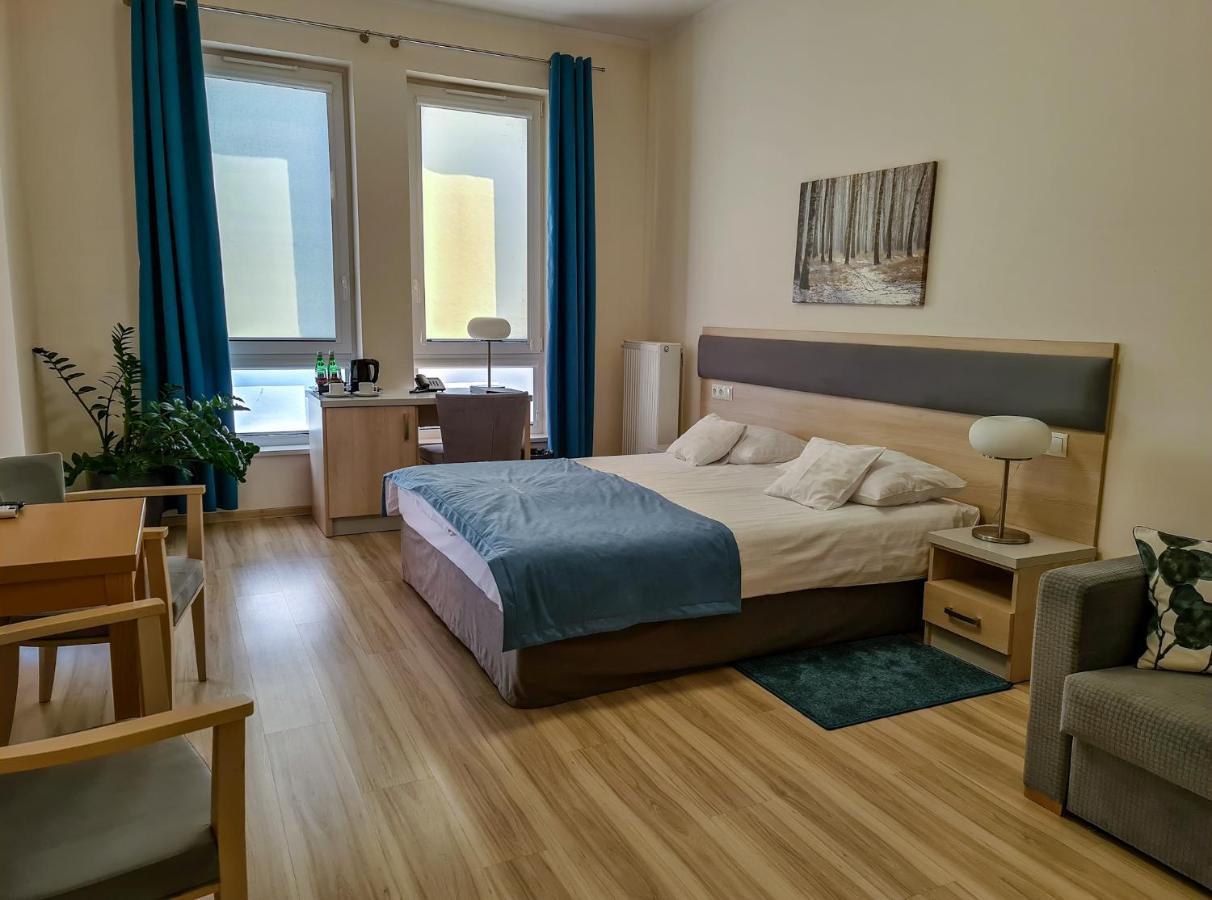 Antoninska Hotel & Apartamenty Лешно Екстер'єр фото