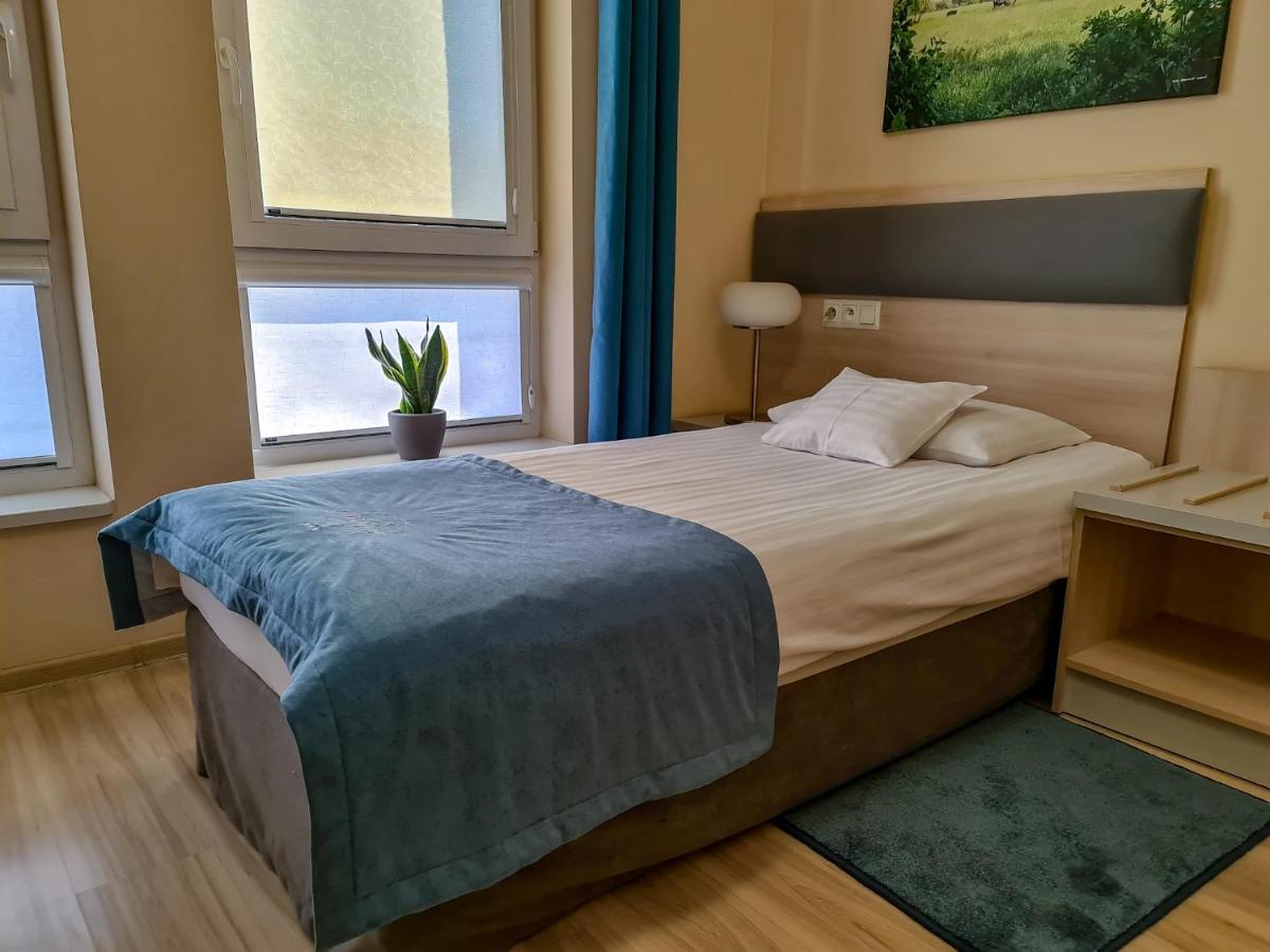 Antoninska Hotel & Apartamenty Лешно Екстер'єр фото