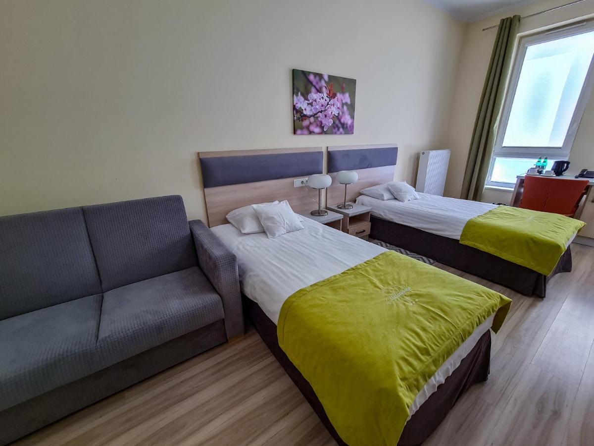 Antoninska Hotel & Apartamenty Лешно Екстер'єр фото
