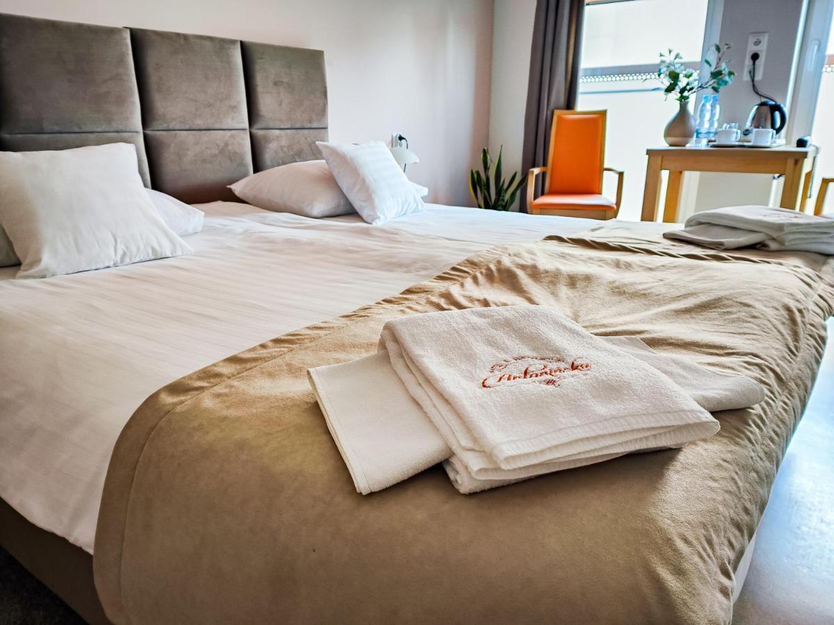Antoninska Hotel & Apartamenty Лешно Екстер'єр фото