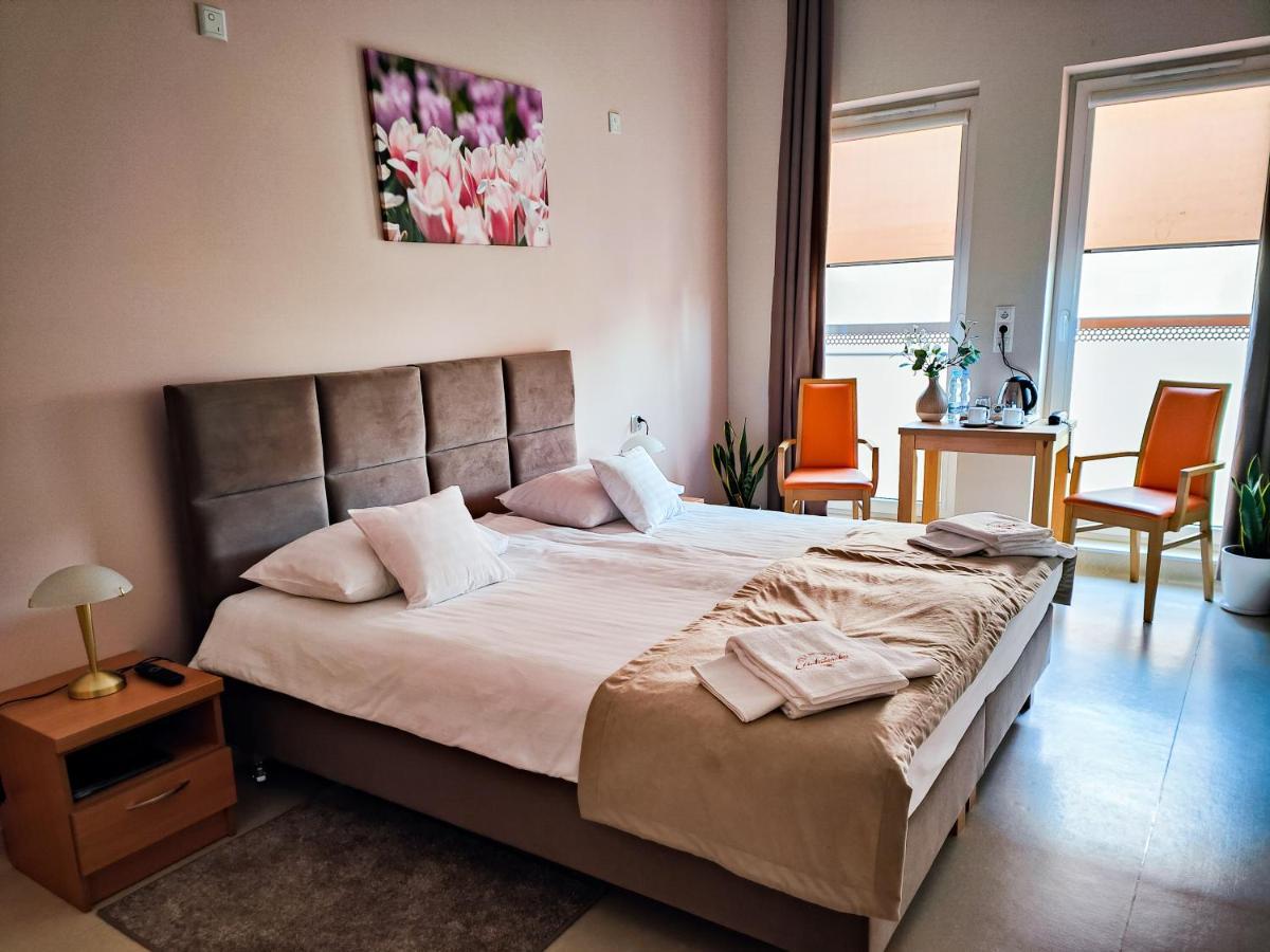 Antoninska Hotel & Apartamenty Лешно Екстер'єр фото