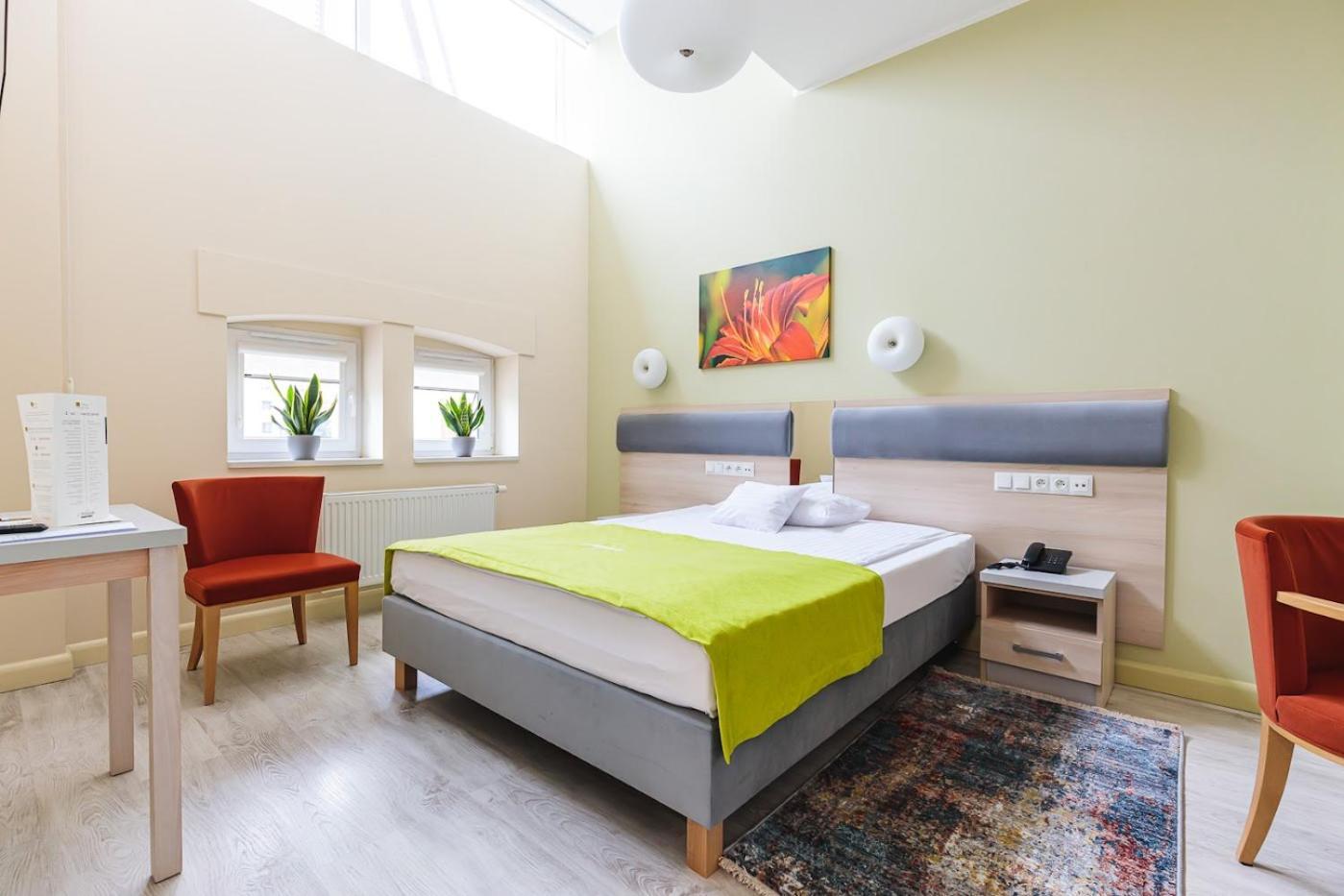 Antoninska Hotel & Apartamenty Лешно Екстер'єр фото