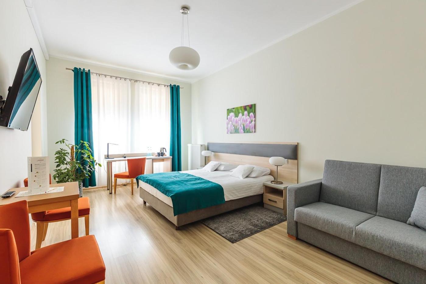 Antoninska Hotel & Apartamenty Лешно Екстер'єр фото