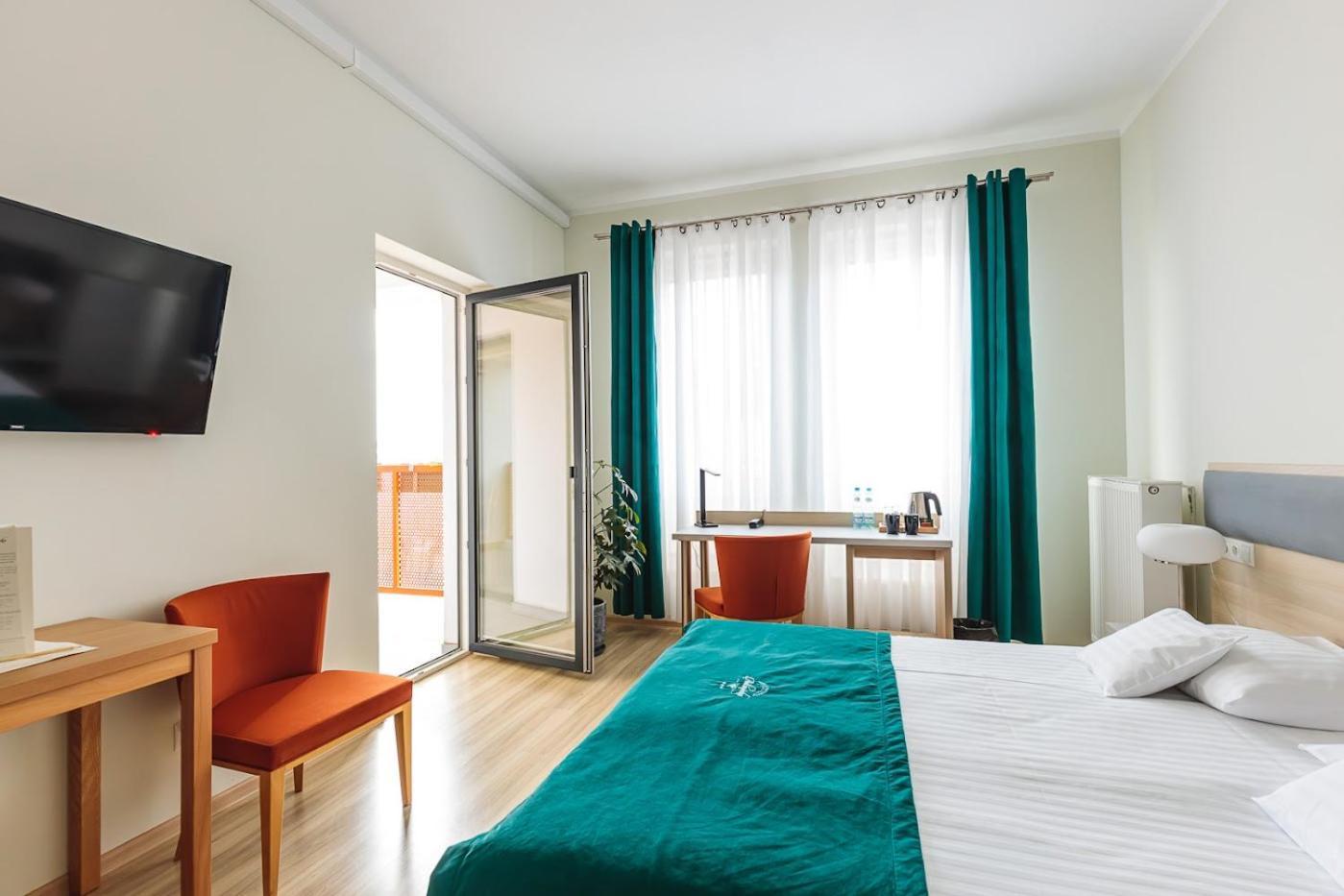 Antoninska Hotel & Apartamenty Лешно Екстер'єр фото