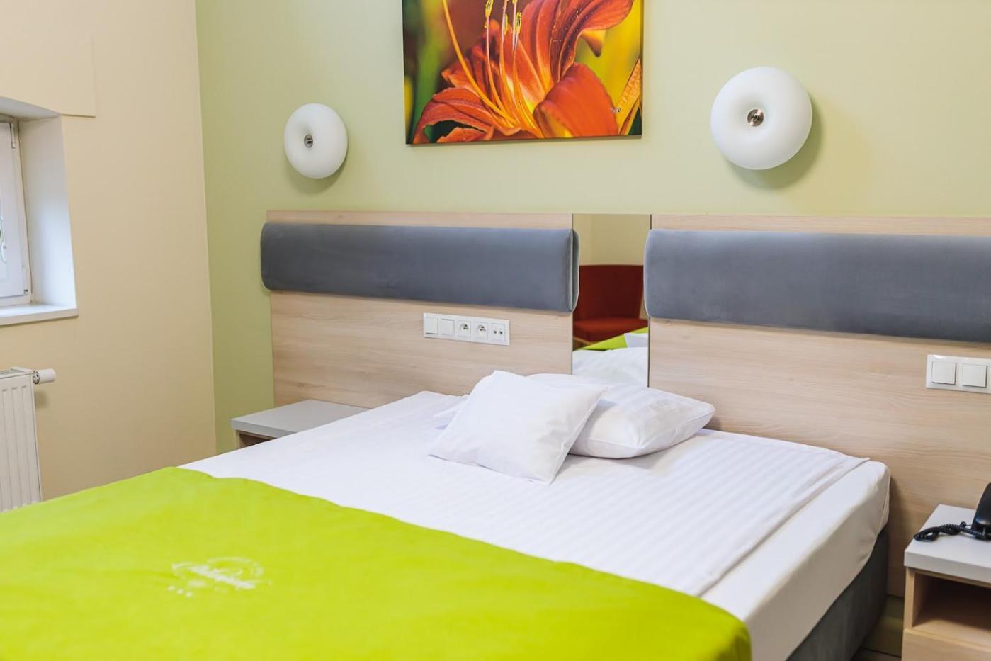 Antoninska Hotel & Apartamenty Лешно Екстер'єр фото