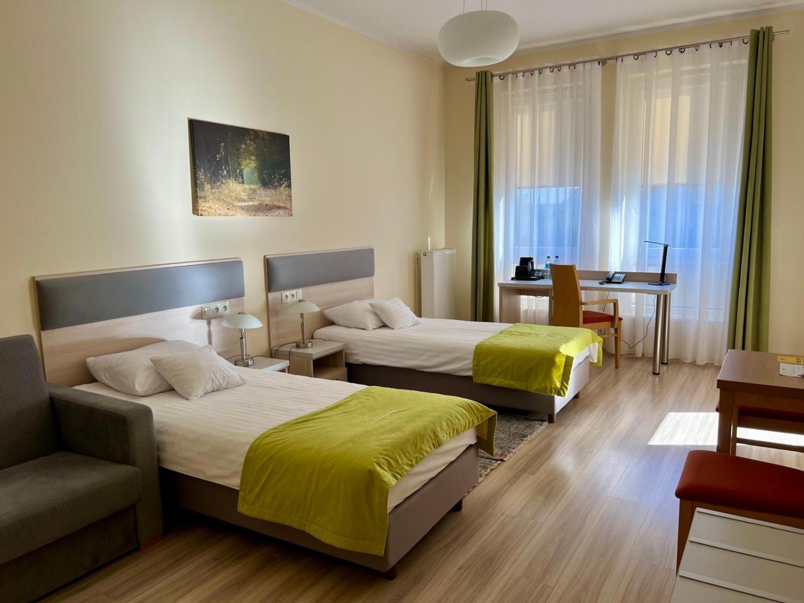 Antoninska Hotel & Apartamenty Лешно Екстер'єр фото